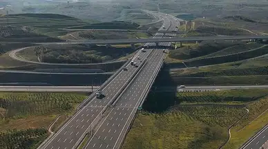 Kuzey Marmara Otoyolu'nda seyir halindeki kamyonet alev aldı