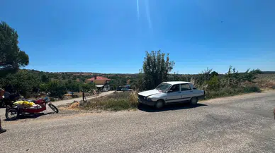 Gördes'te motosiklet otomobile çarptı, 2 kişi yaralandı