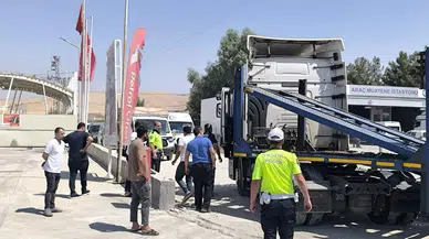 Mardin'de 2 tır çarpıştı : Sürücü yaralandı