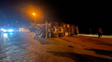 Antalya'da beton mikseri devrildi : Sürücü yaralandı