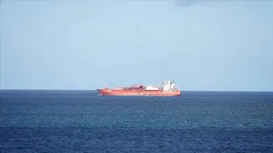 İran, Hürmüz Boğazı'nda Tayland bayraklı bir gemiyi hedef aldı