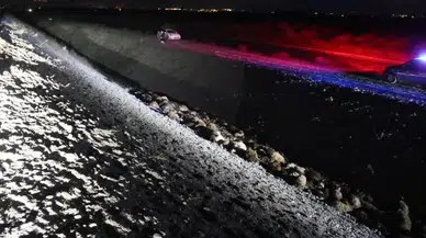Şanlıurfa'da otomobil koyun sürüsüne çarptı : 20 koyun telef oldu