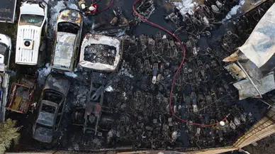 İzmir'de yediemin otoparkında yangın : 62 araç küle döndü