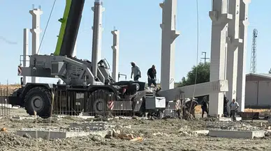 Ankara'da fabrika inşaatında beton kolon vinç kabinine düştü