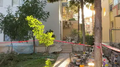 İzmir Balçova’da inşaat iskelesi çöktü : Kardeş 3 işçinin yaralandığı anlar kamerada