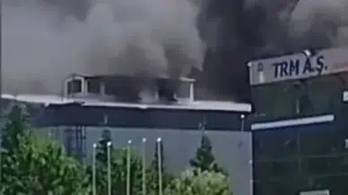 Sakarya'da geri dönüşüm fabrikasında çıkan yangın söndürüldü