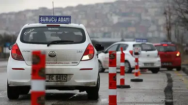 Avcılar'da sürücü adayı boş arsaya uçtu, 2 kişi yaralandı