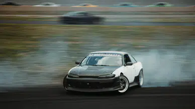 Konya'da drift atan sürücü başka bir otomobile çarpıp kaçtı