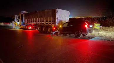 Yozgat'ta otomobil tıra arkadan çarptı : Yaralılar var