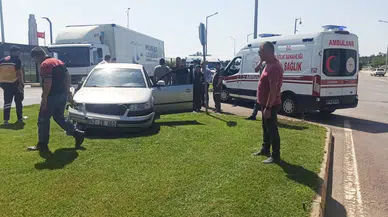 Konya Seydişehir'de otomobil ile kamyon çarpıştı : 3 yaralı