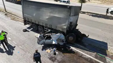 Bursa’da freni boşalan kamyon 2 araca çarptı : 3 kişi yaralandı