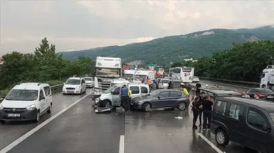 Ankara'da zincirleme kaza : 5 aracın karıştığı kazada 5 kişi yaralandı