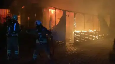 Hatay'da konteyner kentte yangın