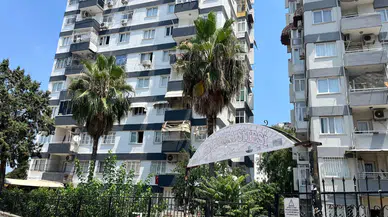 Tartıştığı eşinin başına çekiçle vurup boğazından bıçakladı