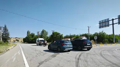 Isparta'da iki otomobilin çarpıştığı kazada 6 kişi yaralandı