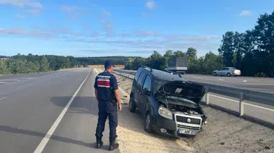 Bilecik'te kontrolden çıkan araç bariyerlere çarptı : 3 yaralı