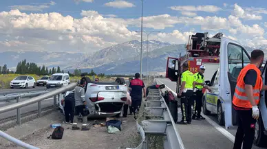 Erzincan'da otomobil ters takla attı : Sürücü yara almadı