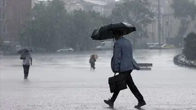 Kırklareli ve Edirne'de şiddetli sağanak yağış : Yolları su bastı, trafik aksadı