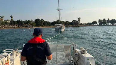 Aydın Kuşadası'nda gezi teknesi karaya oturdu : 9 kişi kurtarıldı