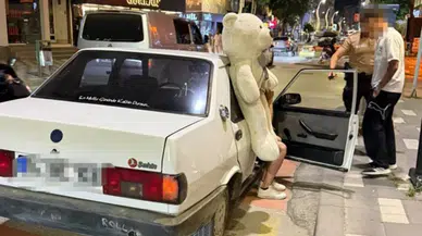 Bolu'da pelüş ayı ile turlayan ehliyetsiz sürücüye ceza : Otomobil otoparka çekildi