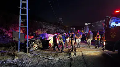 Mardin’de kamyon ile otomobil çarpıştı : 1'i çocuk 2 kişi öldü