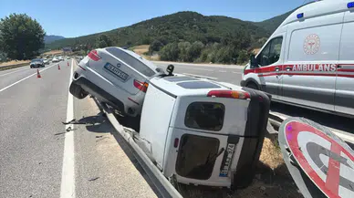 Bilecik'te iki otomobil çarpıştı, 4 kişi yaralandı