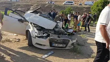 Şırnak'ta feci kaza : Otomobil şarampole devrildi, 4 kişi ağır yaralandı