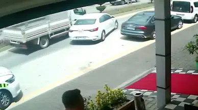 Bolu'da park manevrası yapan otomobile kamyon çarptı