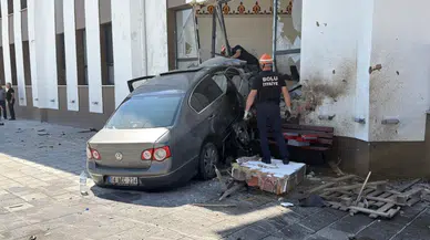 Bolu'da savrulan otomobil, caminin imam odasına daldı