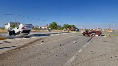 Karaman'da iki otomobil çarpıştı : Sürücünün ayağı koptu