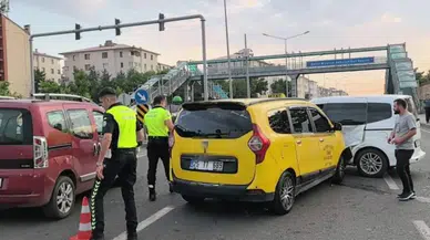 Erzurum Çat Yolu'nda zincirleme kaza ! 3 yaralı