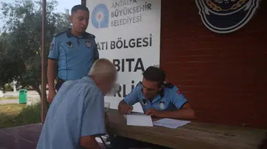 Antalya'da dilenci operasyonu : Dilencinin üzerinden 17 bin lira ele geçirildi