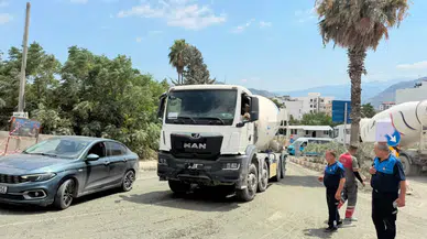 Hatay'da yola beton döken mikser sürücüsüne 191 bin TL ceza