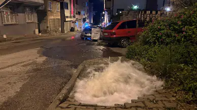 Samsun’da su borusu patladı : Caddeye 2 saat boyunca su aktı