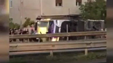 Havalimanı servisi devrildi: 18 yaralı