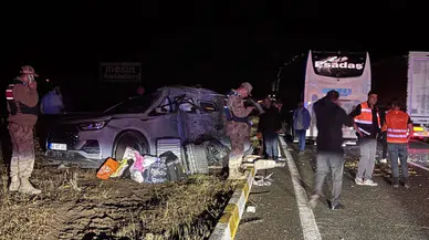 Erzincan'da yolcu otobüsü ile SUV araç çarpıştı : 1'i ağır 7 kişi yaralandı