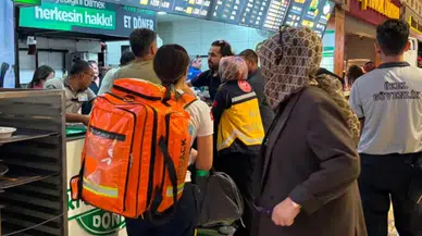 AVM'de ağabey ve kardeşi restoran çalışanını bıçakladı