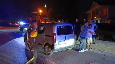 Bursa'da hafif ticari araç kaldırıma çarptı : Kazada 1 yaralı