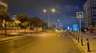 Beylikdüzü’nde feci kaza : Yaya geçidinde servis minibüsünün çarptığı 18 yaşındaki genç kız ağır yaralandı
