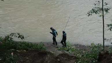 Giresun'daki sel felaketinde kaybolan dayı ve yeğen için arama çalışmaları 2'nci gününde