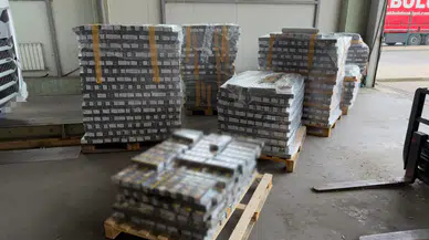 Hamzabeyli’den çıkan tırda saklanmış 1 milyon 140 bin kaçak sigara ele geçirildi