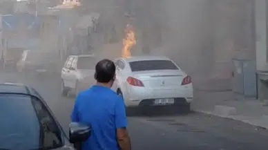Tekirdağ'da park halindeki otomobil alev alev yandı