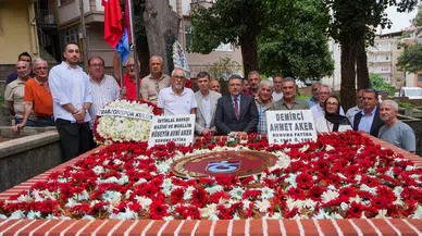 Trabzonspor'un ilk stadyumuna ismi verilen Hüseyin Avni Aker kabri başında anıldı