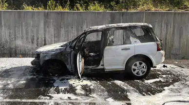 Sinop'ta seyir halindeki araç alev alev yandı