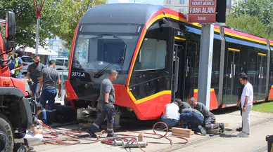 Kayseri’de tramvayın çarptığı 24 yaşındaki kadın ağır yaralandı