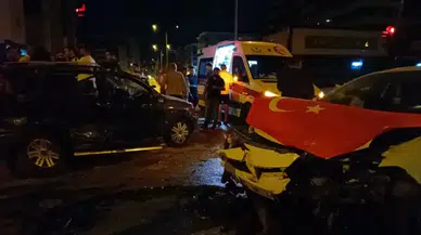 Bursa Yıldırım'da korkutan kaza : 2 otomobil çarpıştı, 7 yaralı
