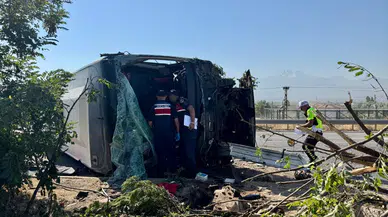 Kayseri'de yolcu otobüsü devrildi: 1 ölü, 22 yaralı