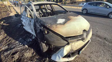 Eskişehir'de yanan otomobil hurdaya döndü : 3 yaralı
