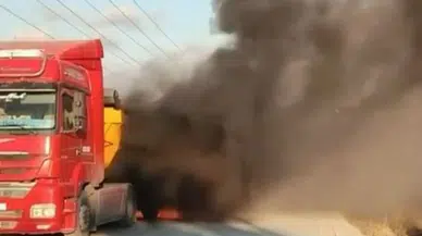 Arnavutköy'de seyir halindeki hafriyat kamyonu alev alev yandı