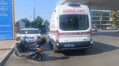 Manavgat’ta korkutan kaza : Motosiklet devrildi, 2 kişi yaralandı